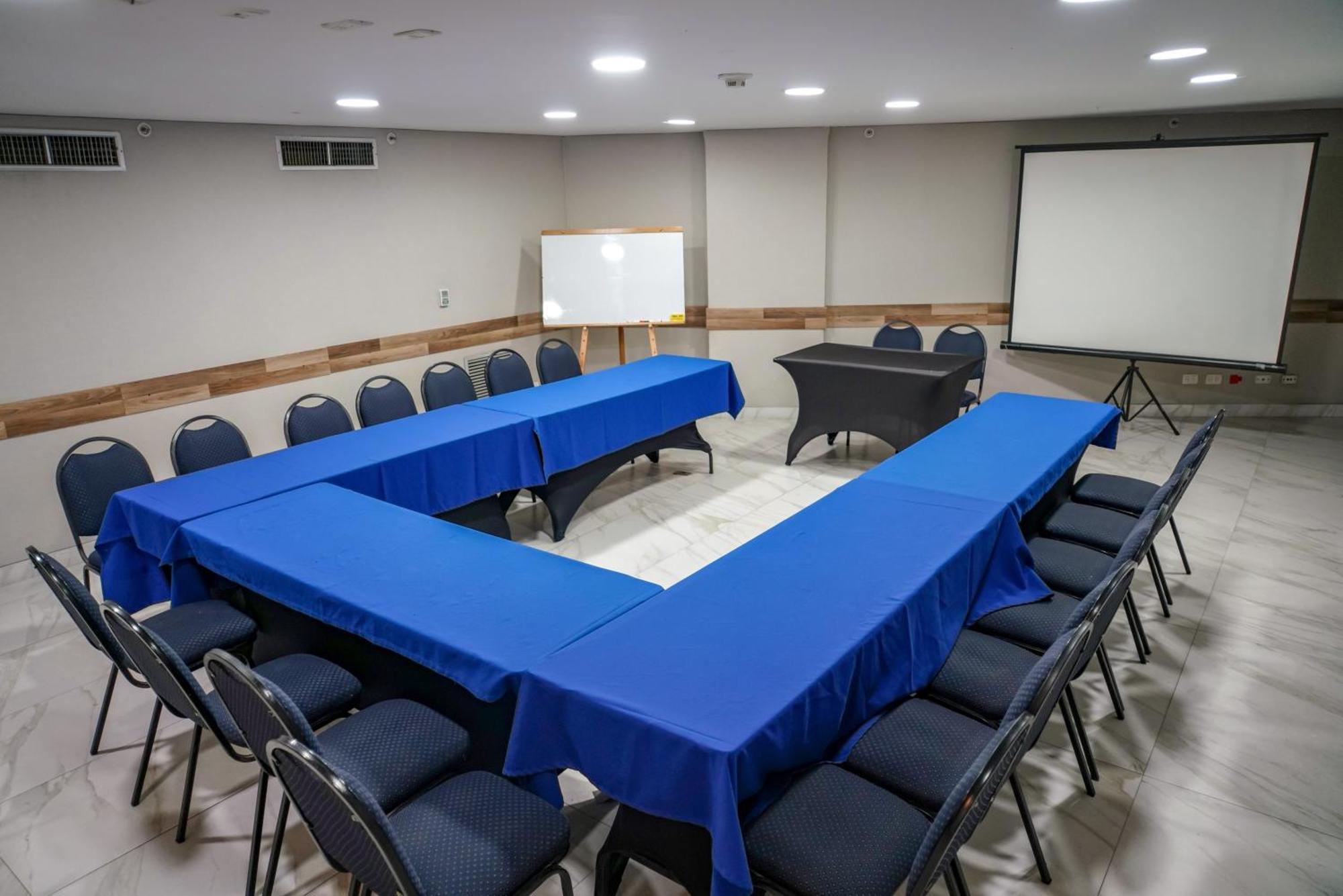 Club De Bienestar Ilar Bulevar Del Rio Cali Buitenkant foto